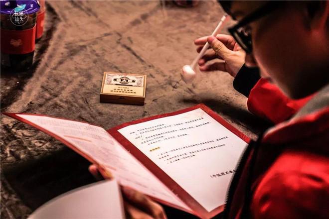 椅板凳回血为何会一年倒闭上千家？开元棋牌曾经红极一时的剧本杀卖桌(图3)