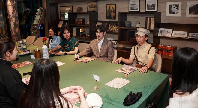 椅板凳回血为何会一年倒闭上千家？开元棋牌曾经红极一时的剧本杀卖桌(图4)