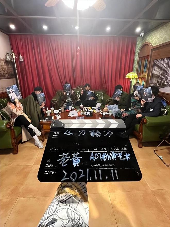 椅板凳回血为何会一年倒闭上千家？开元棋牌曾经红极一时的剧本杀卖桌(图2)