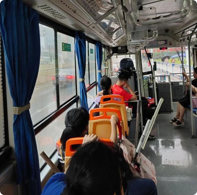 人性骚扰老人砸得女子满手血警方介入ky开元棋牌女子坐公交诬告80岁老(图10) 人性骚扰老人砸得女子满手血警方介入ky开元棋牌女子坐公交诬告80岁老(图10)