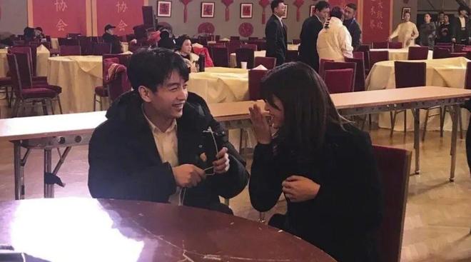 疯了！搭小 19 岁奶狗新剧爆火出圈开元ky棋牌42 岁陈妍希离婚后杀(图15)